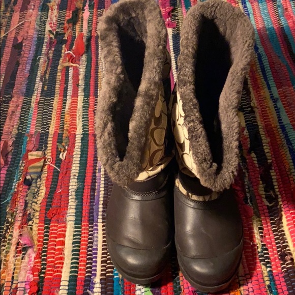 Coach Snow Boots - Picture 2 of 4